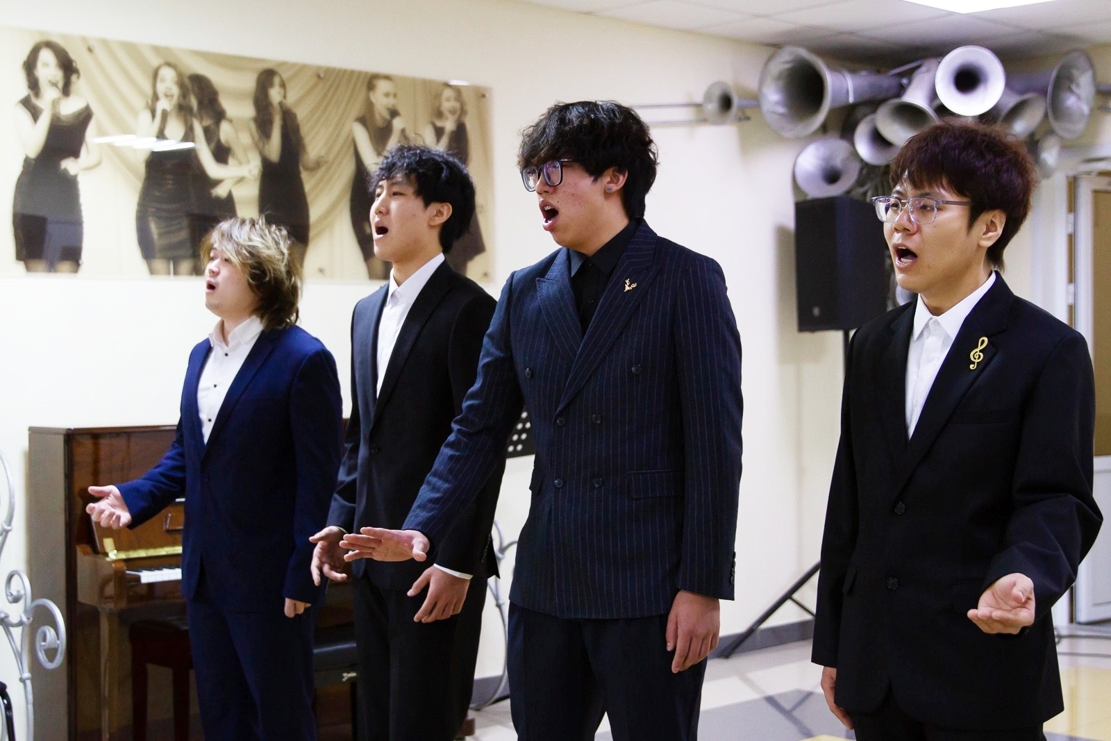 学生表演4.jpg 学生表演4.jpg