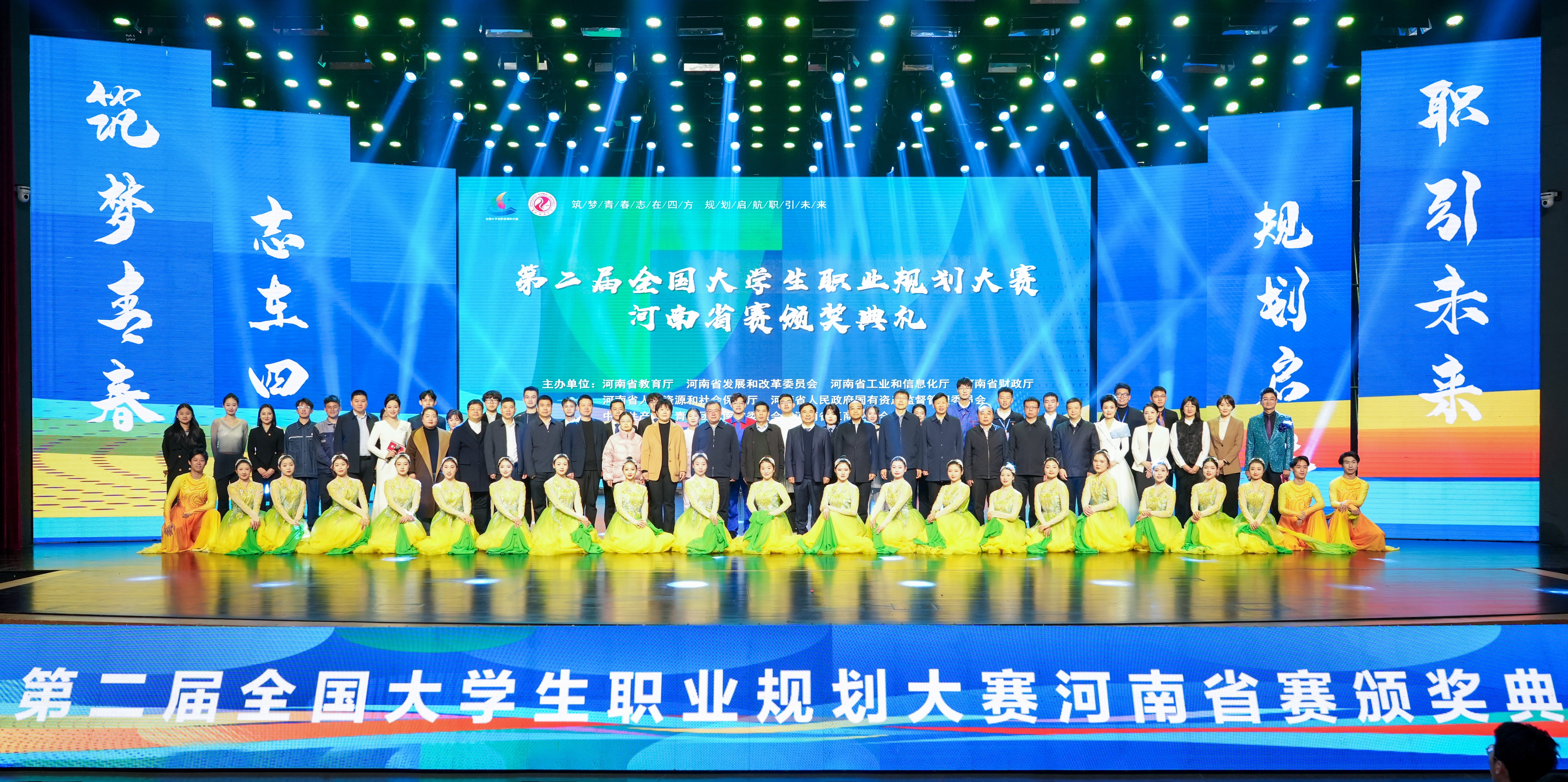 大合影-1.jpg 大合影-1.jpg