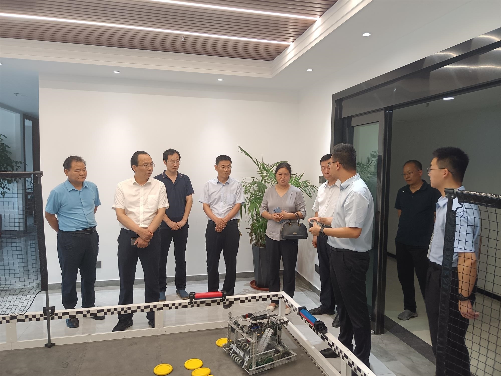 现场参观演示.jpg 现场参观演示.jpg