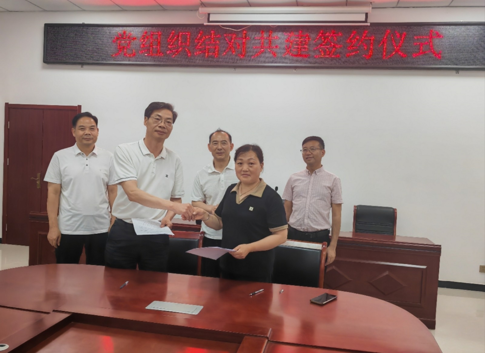 2.签署共建协议.jpg 2.签署共建协议.jpg