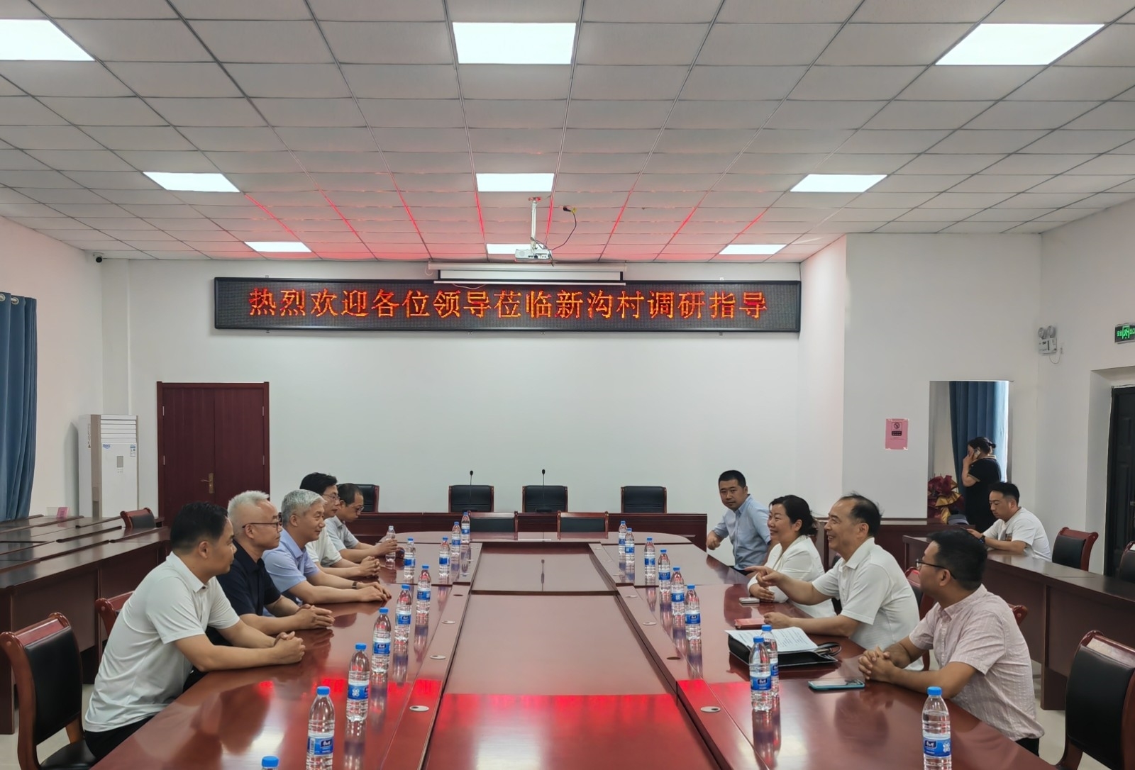 1.座谈.jpg 1.座谈.jpg