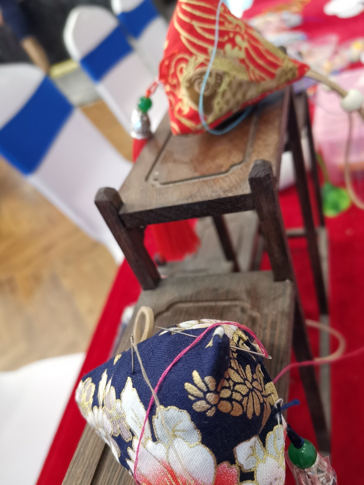 朱慧欣端午节在售楼部做香囊.jpg 朱慧欣端午节在售楼部做香囊.jpg