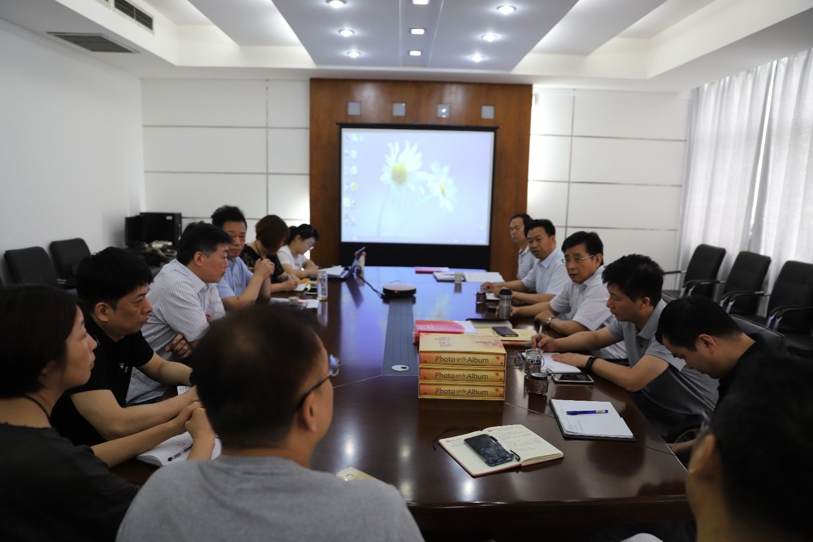 书记调研1.JPG 书记调研1.JPG