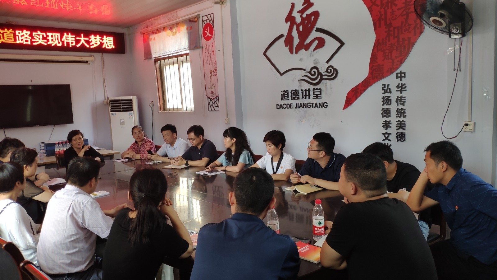 党员活动照片3 (2).jpg 党员活动照片3 (2).jpg