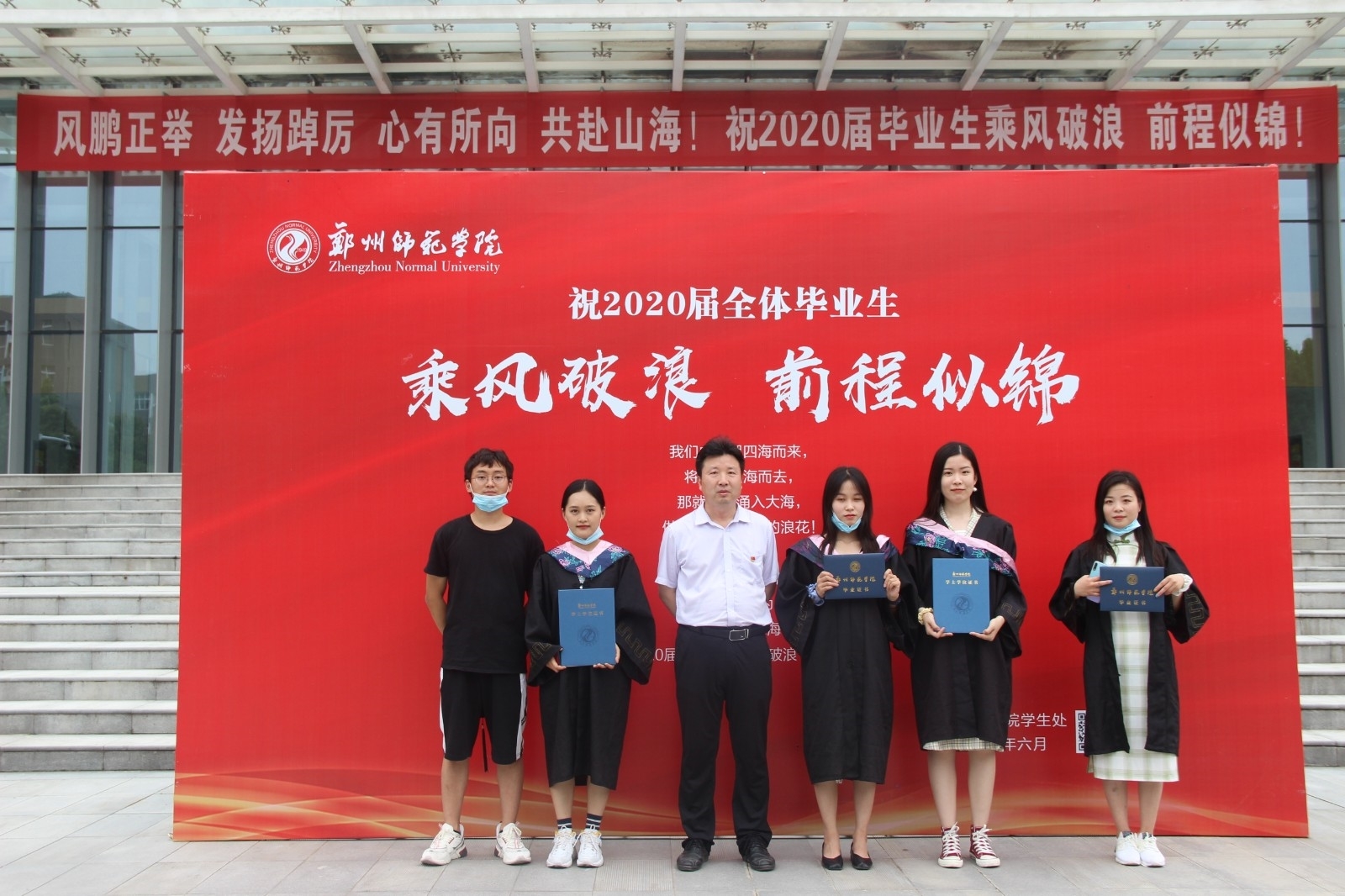 打卡地留影 (1).jpg 打卡地留影 (1).jpg