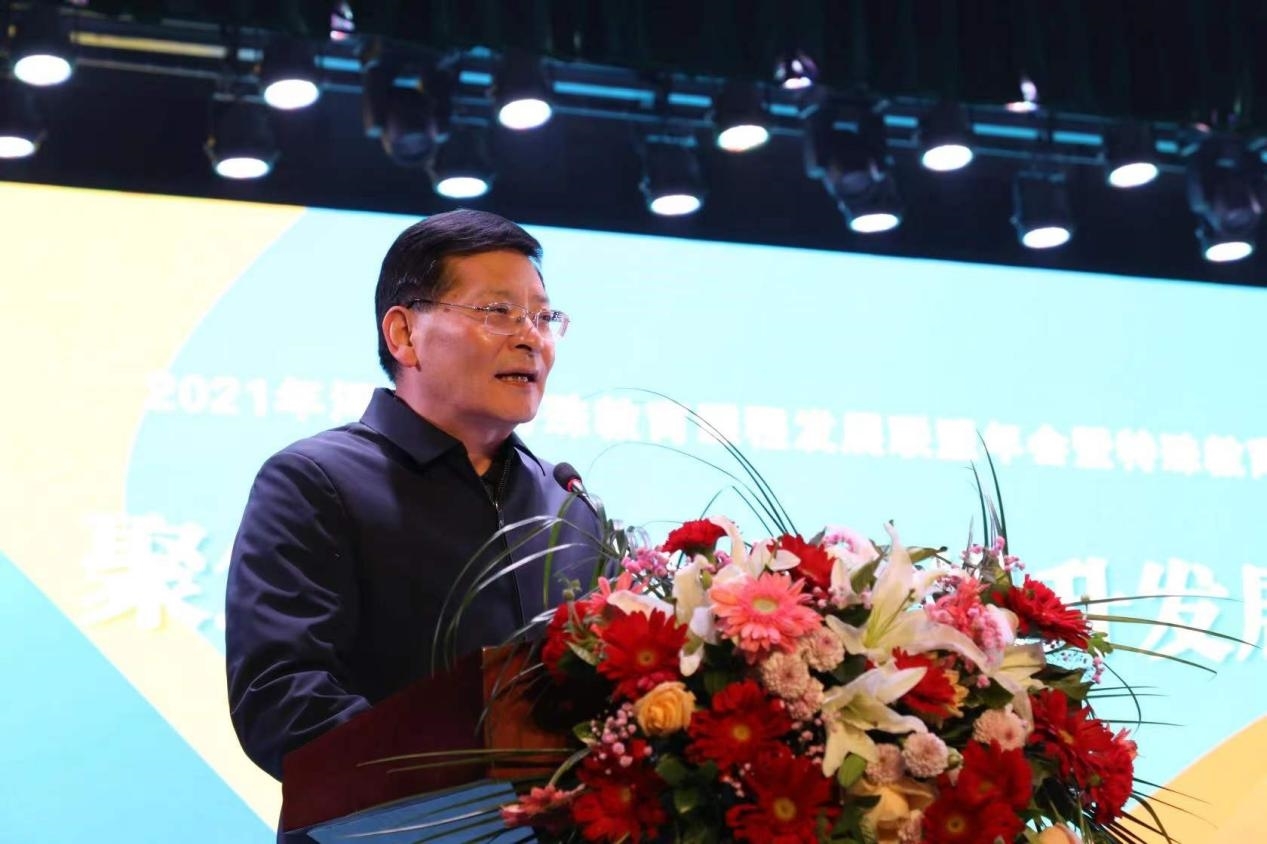 3省教育厅二级巡视员刘林亚出席本次年会并作重要讲话.jpg 3省教育厅二级巡视员刘林亚出席本次年会并作重要讲话.jpg