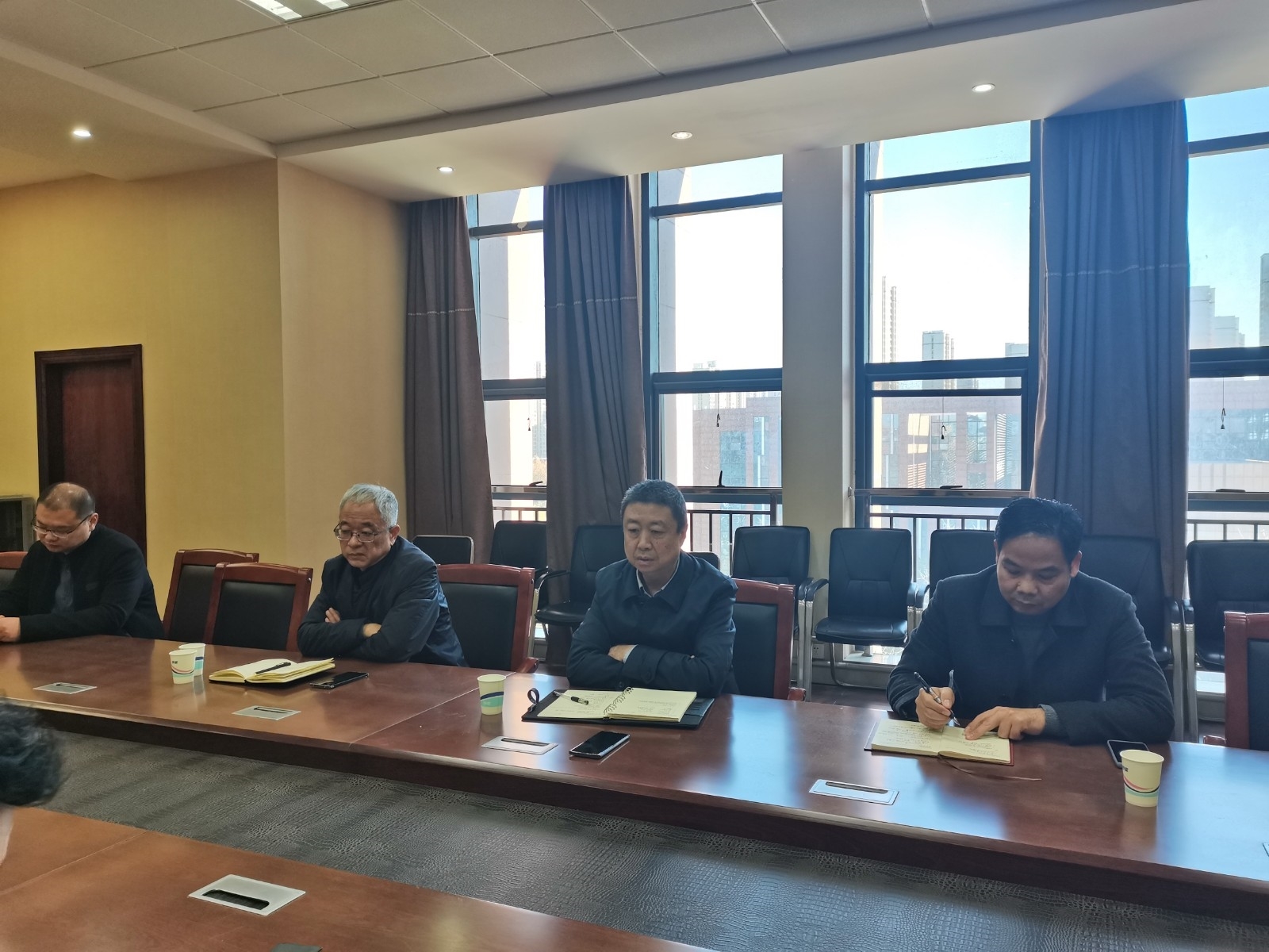 2副校长孔青现场协调专业认证工作中存在的问题.jpg 2副校长孔青现场协调专业认证工作中存在的问题.jpg