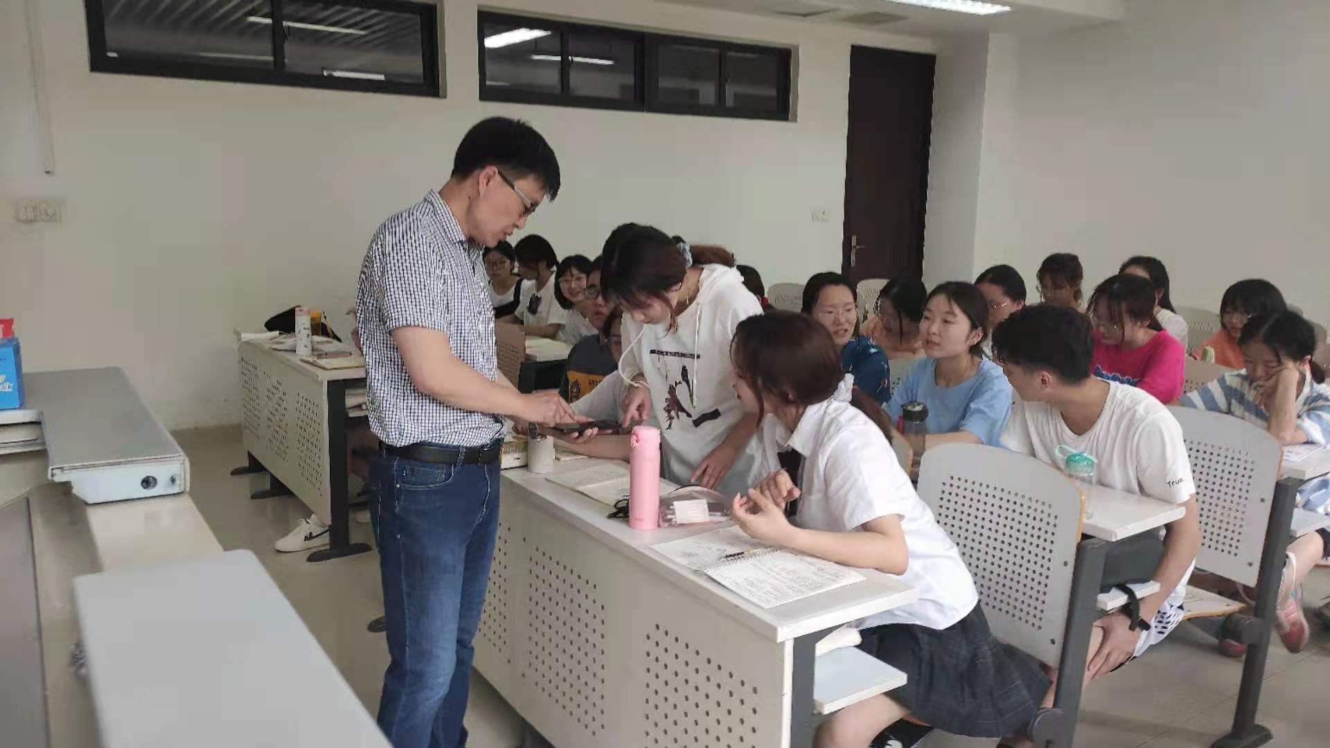 2.交流.jpg 2.交流.jpg