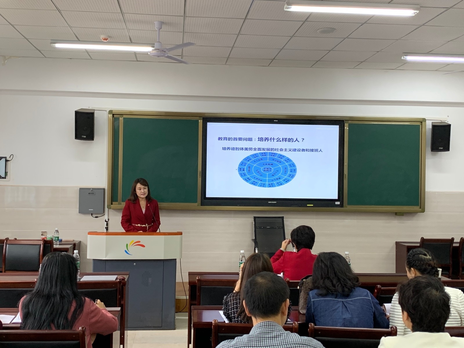 4.寇爽校长做大会主题分享_wps图片.jpg 4.寇爽校长做大会主题分享_wps图片.jpg