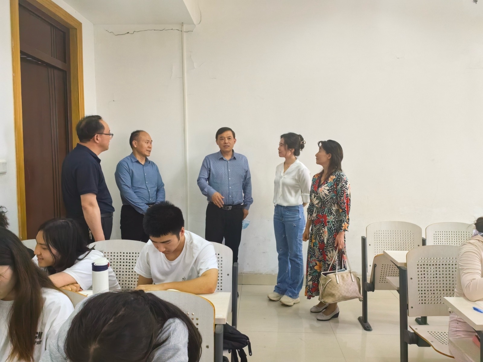 交流.jpg 交流.jpg