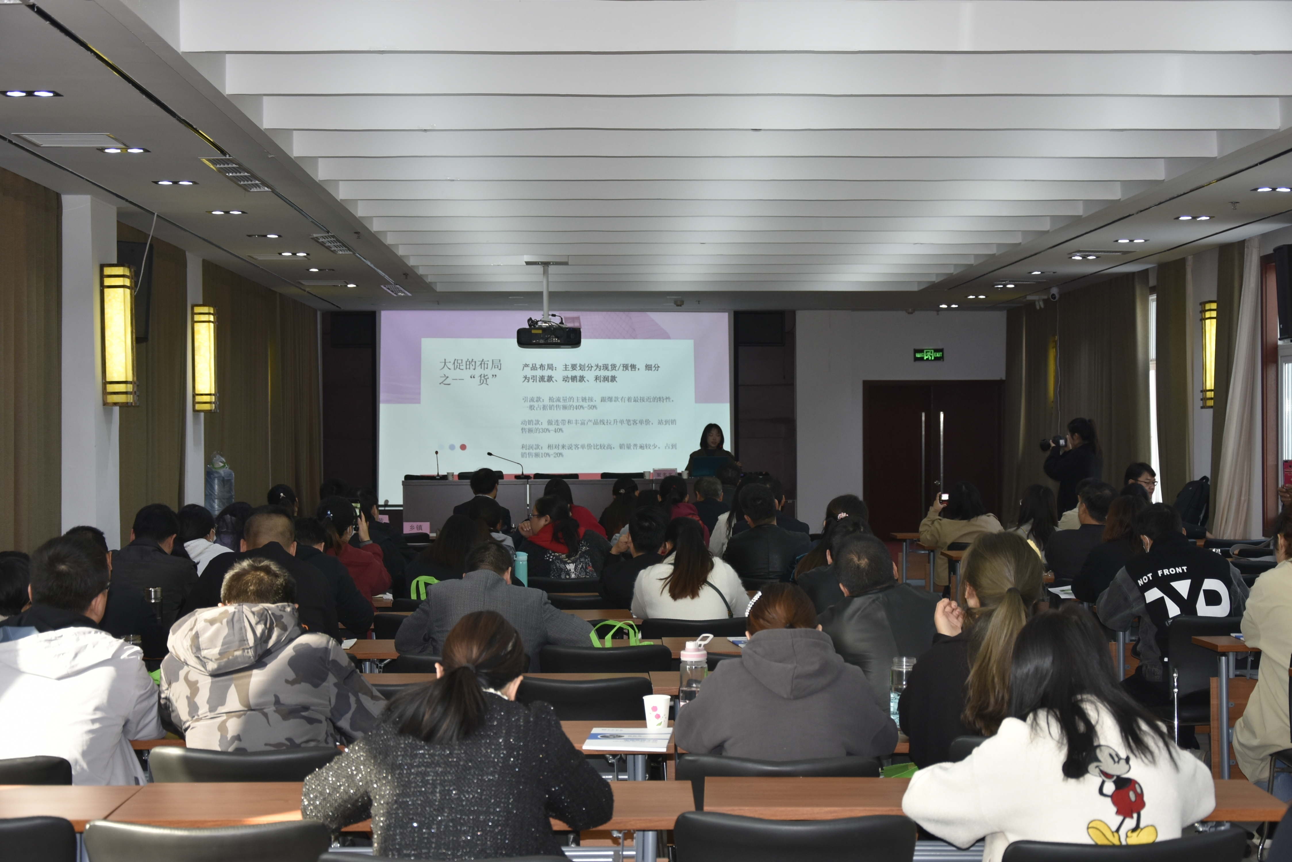 活动照片 (1).jpg 活动照片 (1).jpg