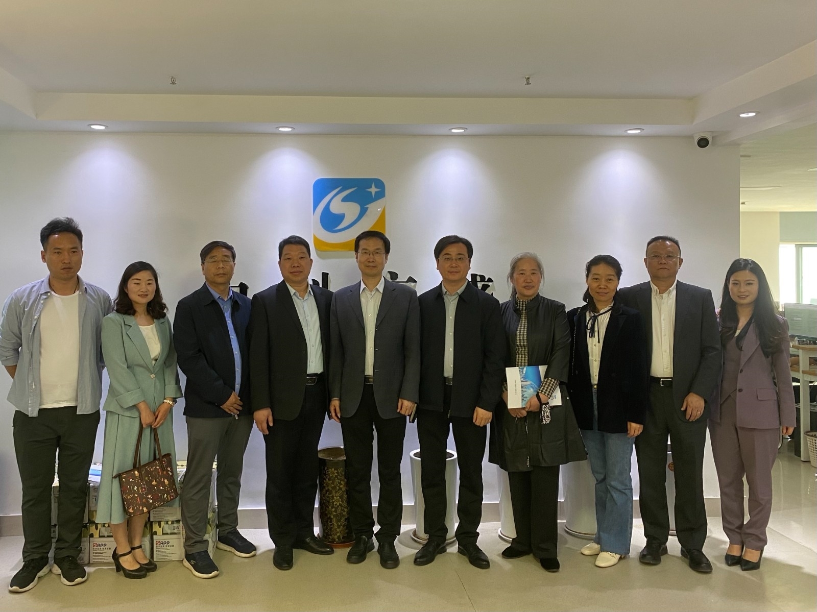 武校长-访企拓岗在行动.jpg 武校长-访企拓岗在行动.jpg