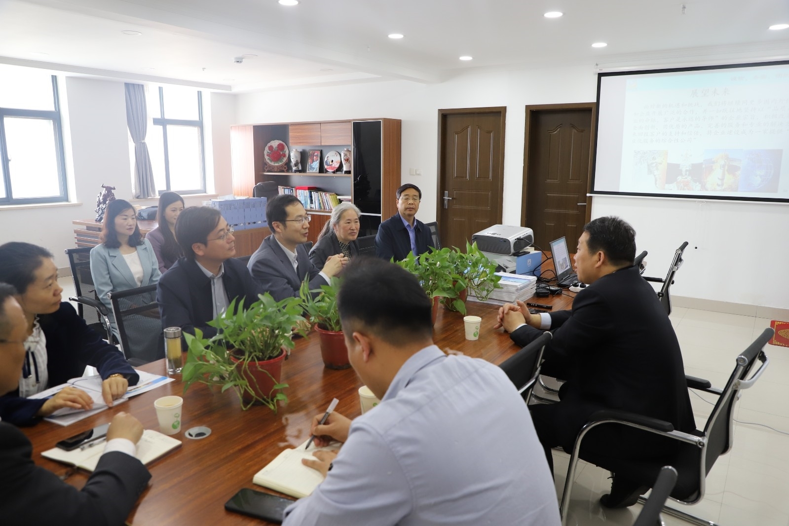 武校长-访企拓岗在行动1.jpg 武校长-访企拓岗在行动1.jpg