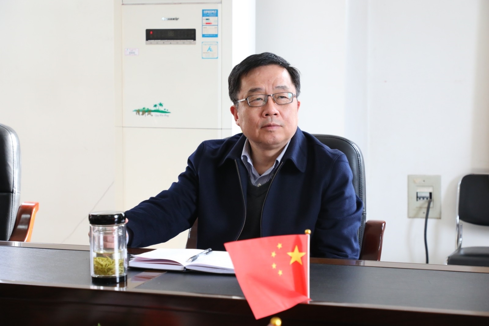 刘国际书记2.jpg 刘国际书记2.jpg