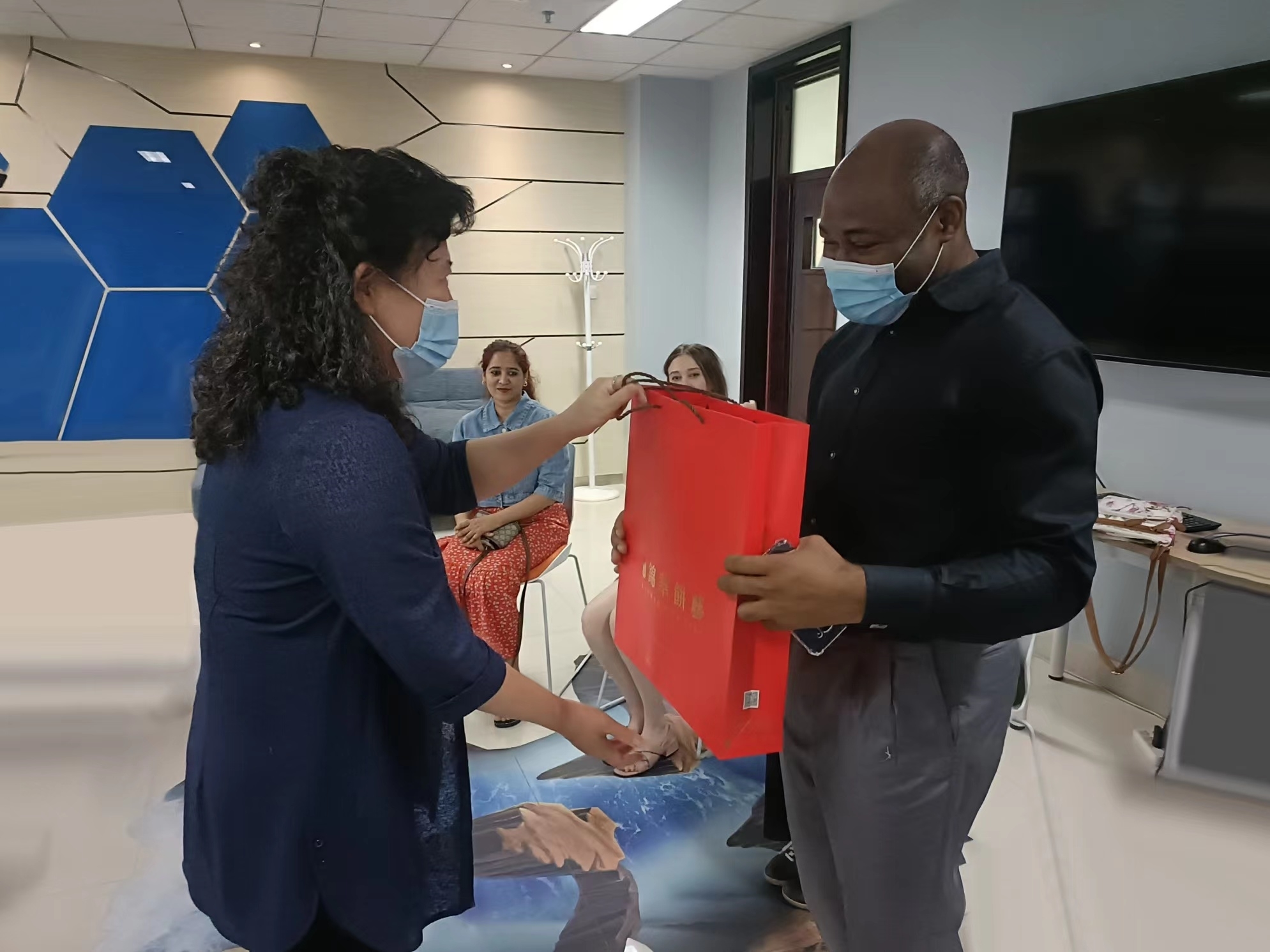 image001.jpg image001.jpg