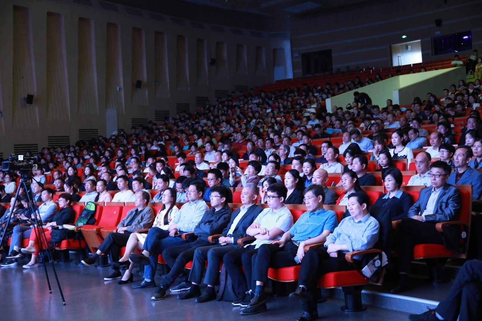 观众.JPG 观众.JPG