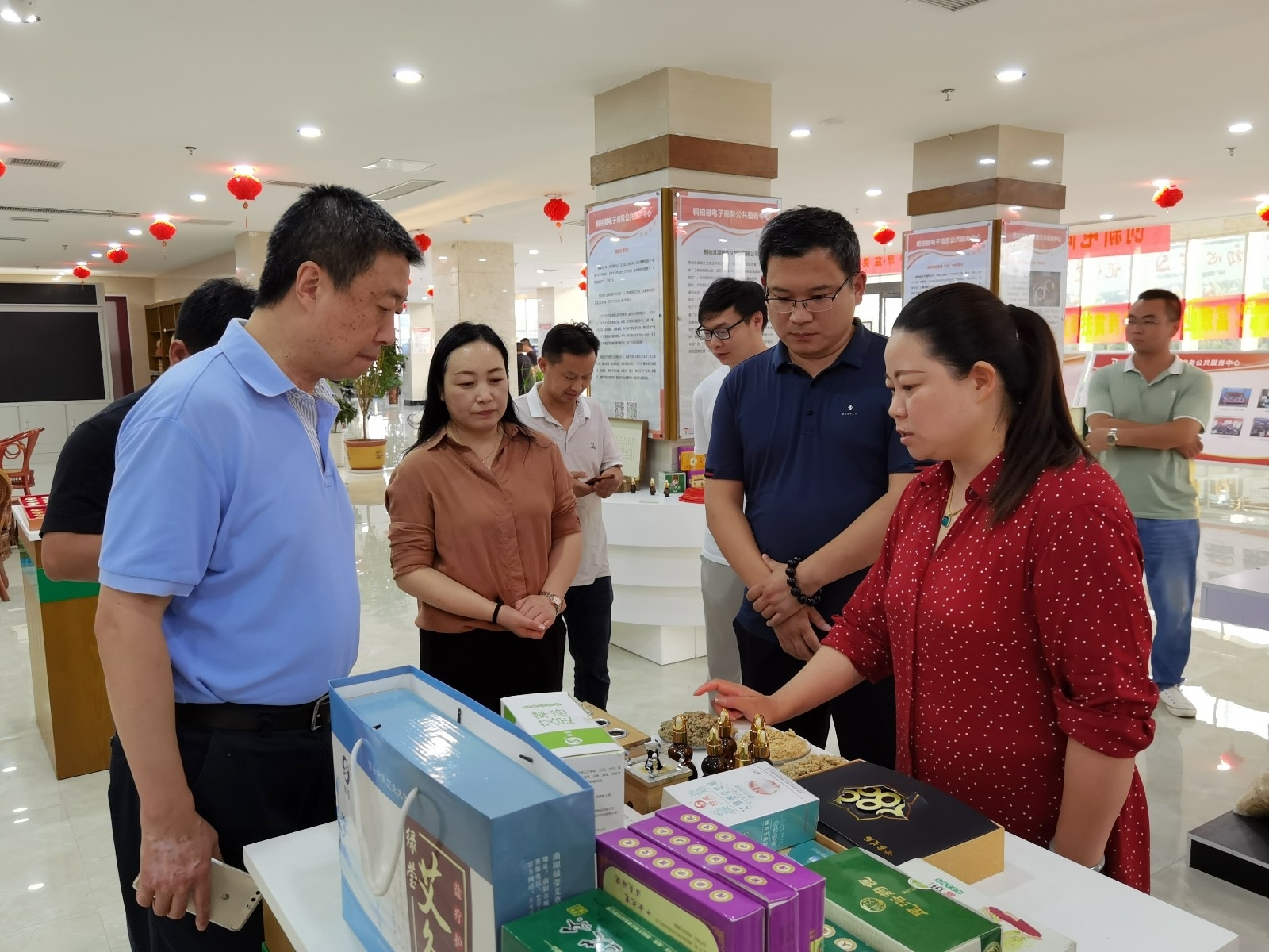 副校长孔青到桐柏县开展校地结对帮扶工作 (6).jpg 副校长孔青到桐柏县开展校地结对帮扶工作 (6).jpg