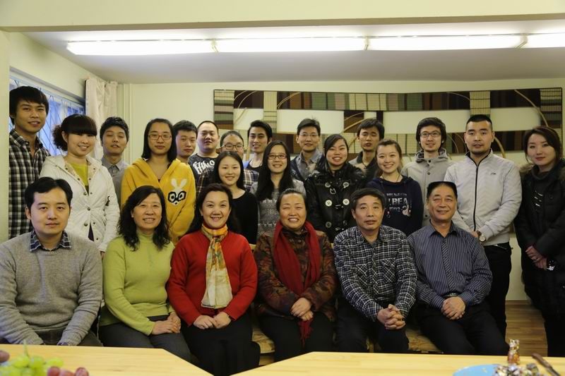 考察团成员与在白俄罗斯国立文化艺术大学学习的师院留学生进行了座谈