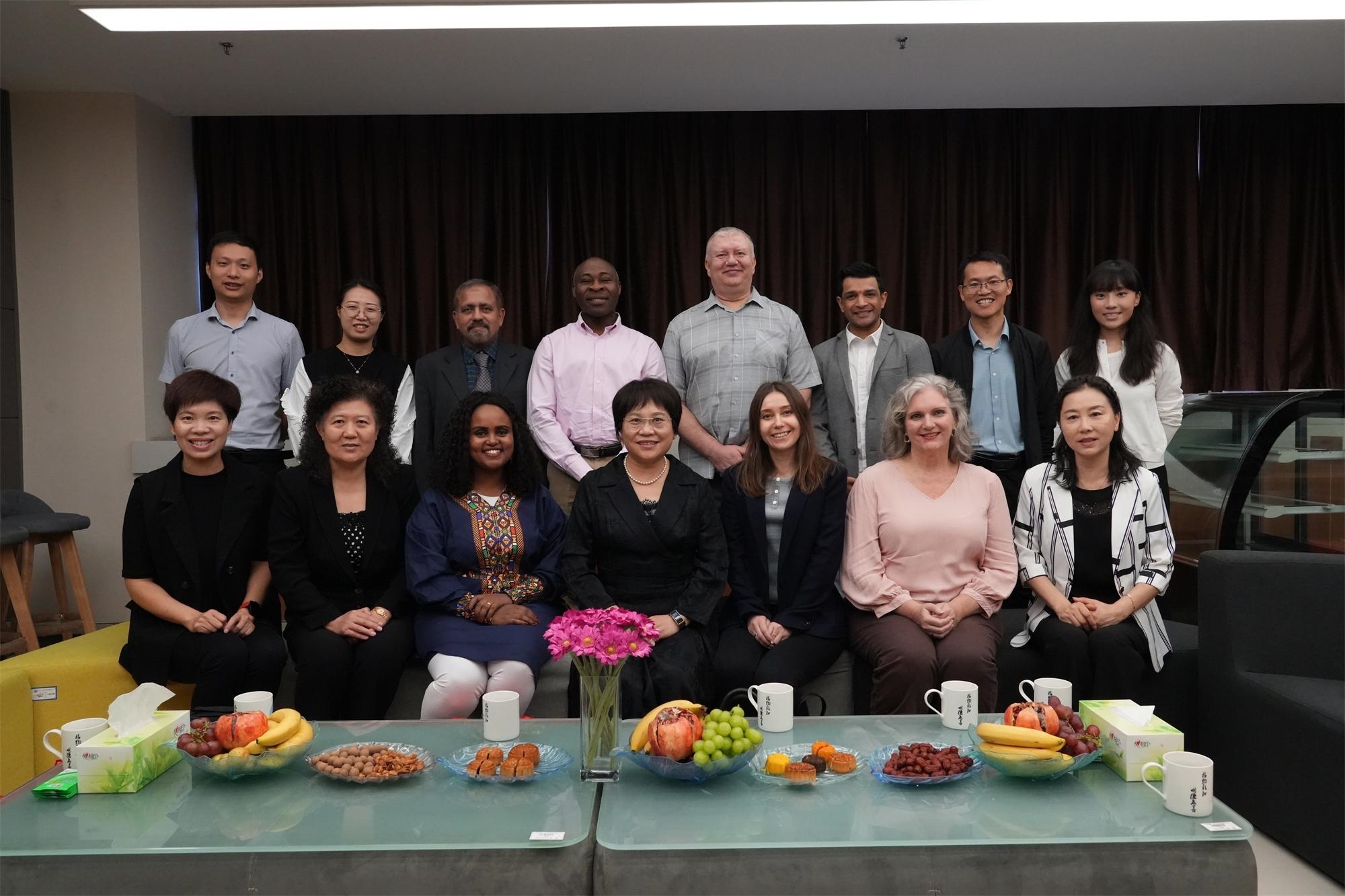 1 合影.jpg 1 合影.jpg