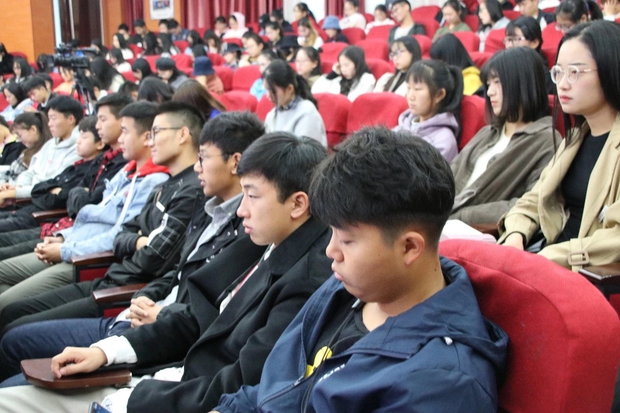 陈宏坤新闻照片2.jpg 陈宏坤新闻照片2.jpg