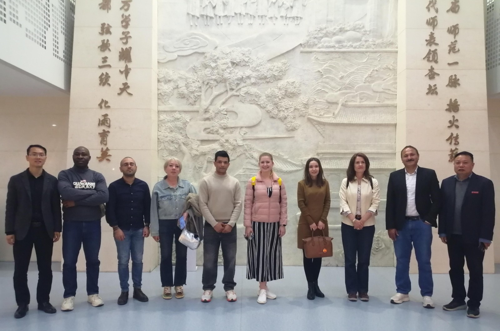 校史馆合影.jpg 校史馆合影.jpg