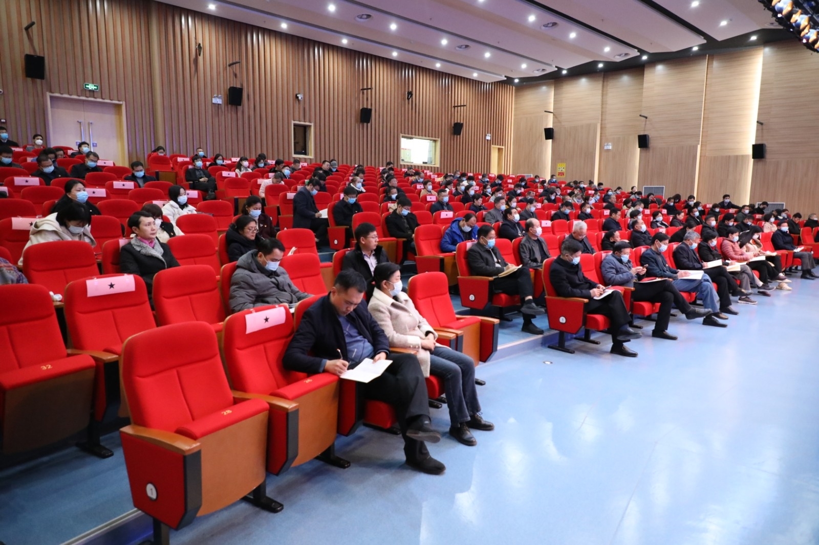 5全体校级领导和副县级以上干部参加会议.jpg 5全体校级领导和副县级以上干部参加会议.jpg