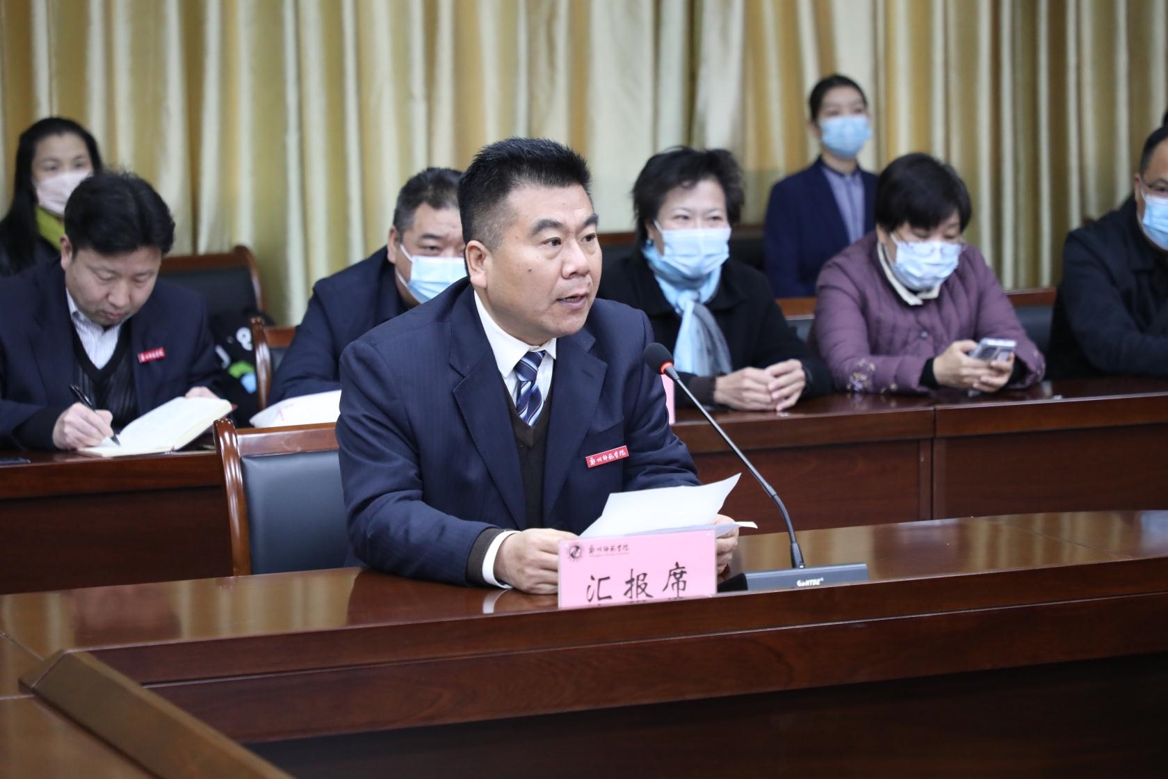 6汉语言文学专业负责人刘钦荣代表汉语言文学专业全体教师作发言.jpg 6汉语言文学专业负责人刘钦荣代表汉语言文学专业全体教师作发言.jpg