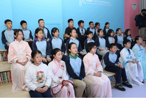 4同学们认真听孙校长的寄语.png 4同学们认真听孙校长的寄语.png