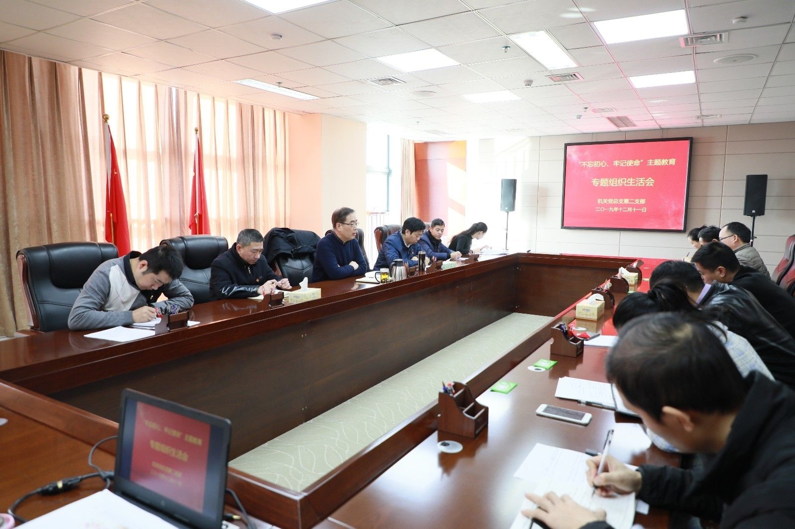 校长孙先科参加文学院、体育学院党支部的专题组织生活会和民主评议党员.JPG 校长孙先科参加文学院、体育学院党支部的专题组织生活会和民主评议党员.JPG