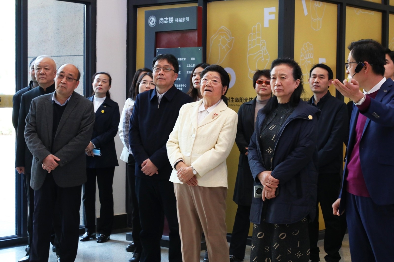 1.顾秀莲一行莅临郑州师范学院调研.JPG 1.顾秀莲一行莅临郑州师范学院调研.JPG