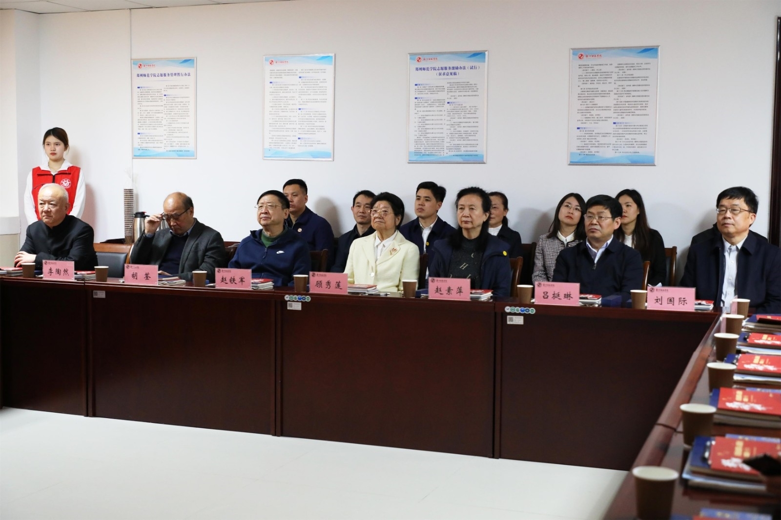 5.听取 “乡村课堂”志愿服务项目开展情况的汇报.JPG 5.听取 “乡村课堂”志愿服务项目开展情况的汇报.JPG