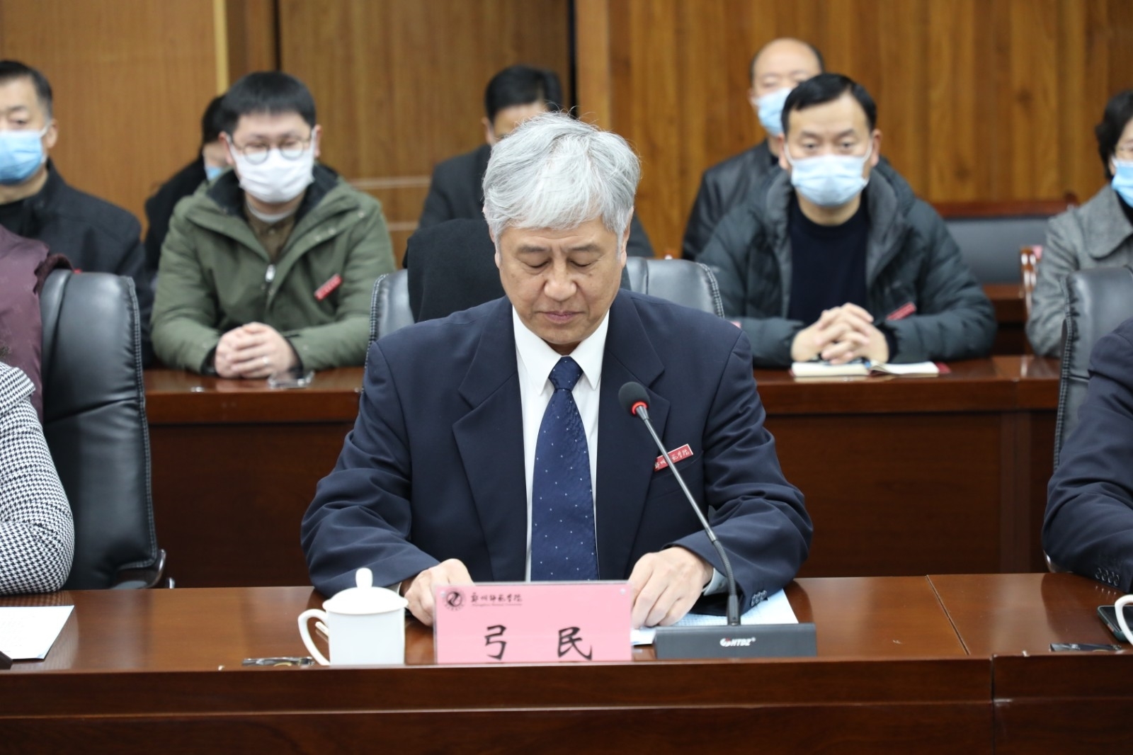 2学校党委副书记、工会主席弓民致欢迎辞.jpg 2学校党委副书记、工会主席弓民致欢迎辞.jpg