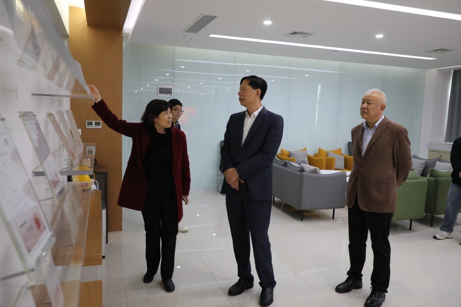 微信图片_20231110160323.jpg 微信图片_20231110160323.jpg