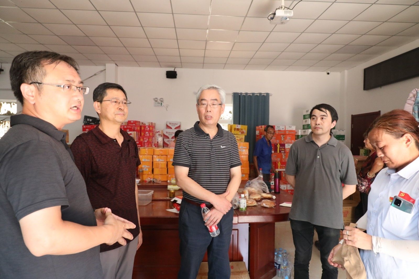 5.鼓励新沟村树立信心、摆脱困境.JPG 5.鼓励新沟村树立信心、摆脱困境.JPG