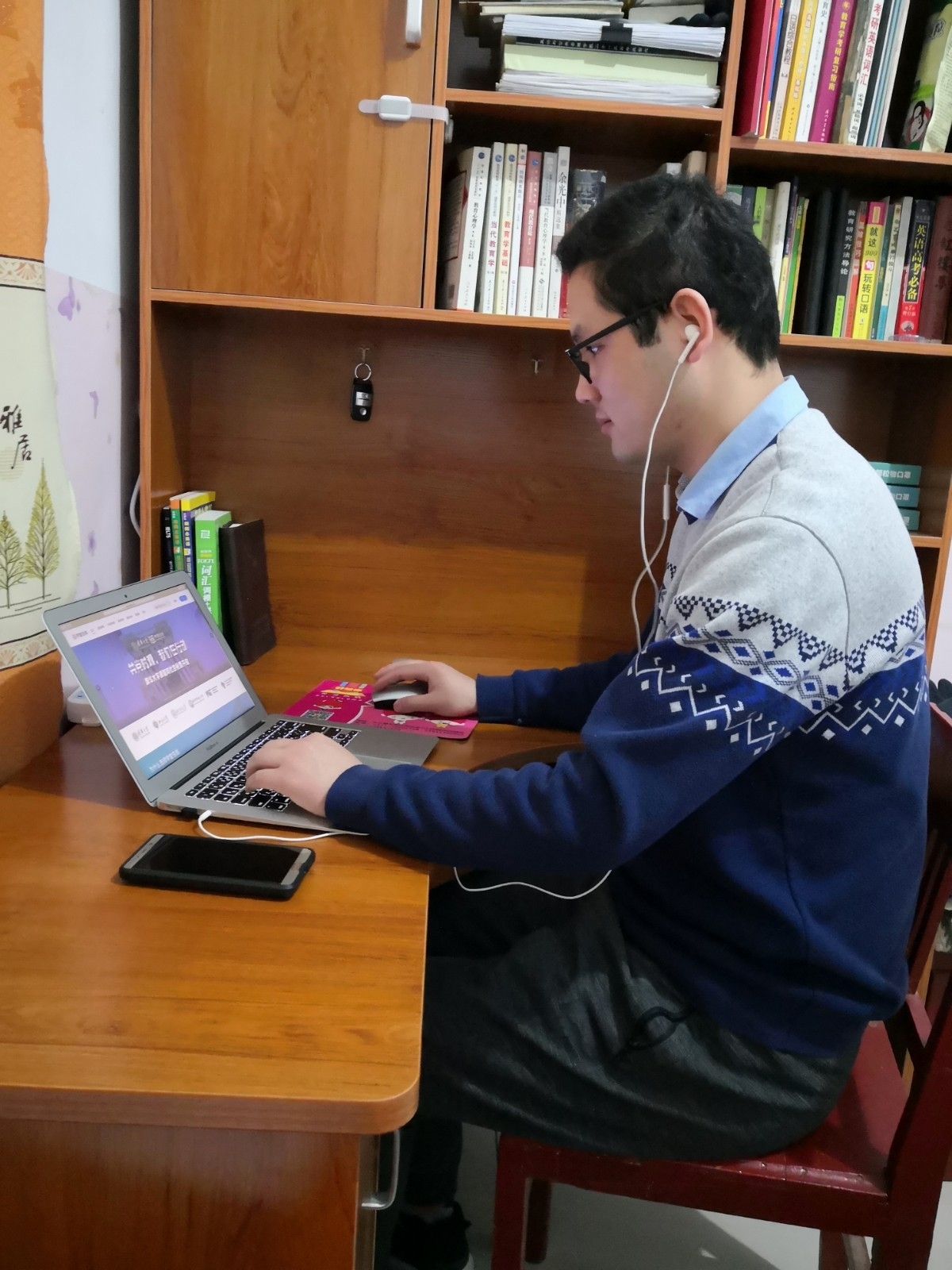 郭志云-网上授课实况照片1.jpg 郭志云-网上授课实况照片1.jpg