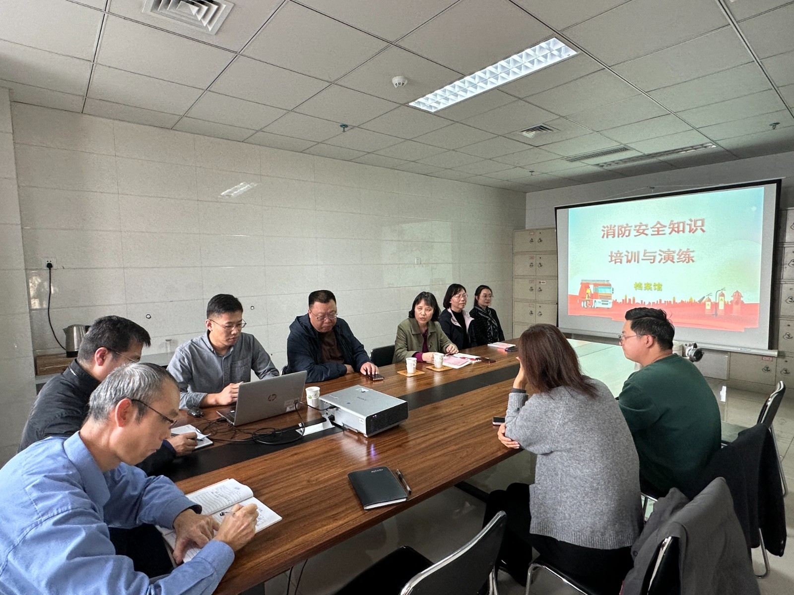 消防安全知识培训与演练1(1).jpg 消防安全知识培训与演练1(1).jpg