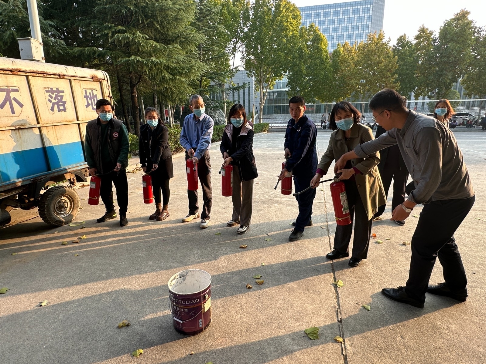 消防安全知识培训与演练3(1).jpg 消防安全知识培训与演练3(1).jpg