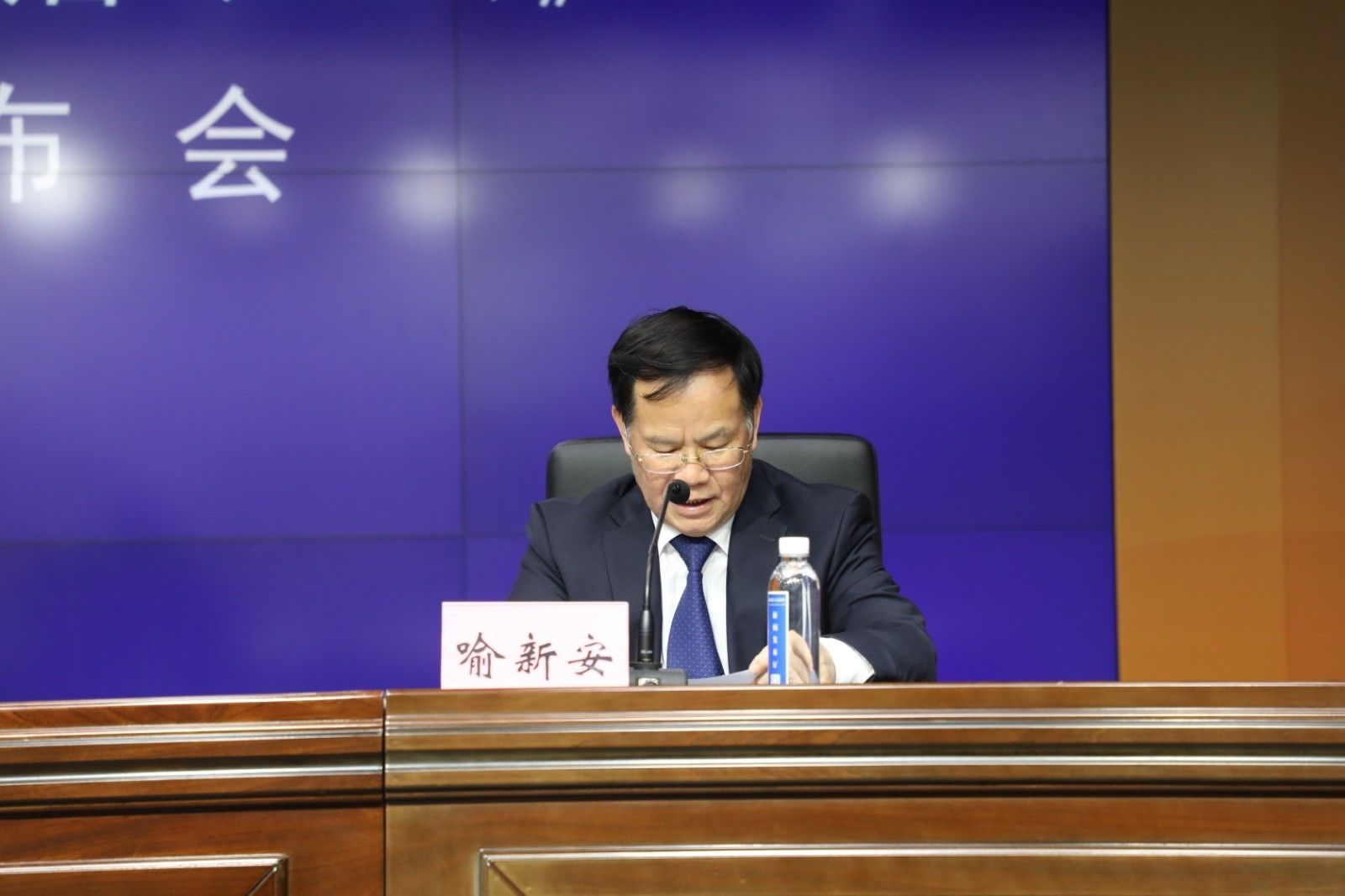 4郑州师范学院国家中心城市研究院院长喻新安答记者问.jpg 4郑州师范学院国家中心城市研究院院长喻新安答记者问.jpg